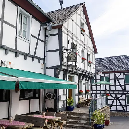 Zum Alten Turm 宾馆 *